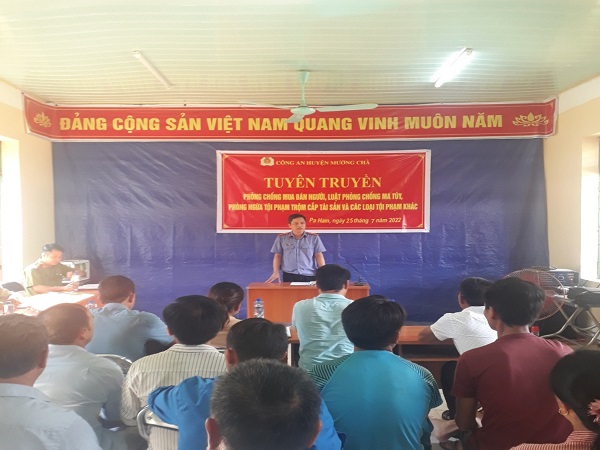 Viện KSND huyện Mường Chà phối hợp tuyên truyền pháp luật về phòng chống mua bán người