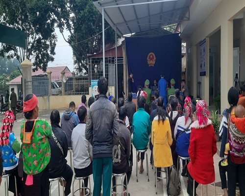Viện kiểm sát nhân dân huyện Mường Chà phối hợp xét xử lưu động và tuyên truyền pháp luật